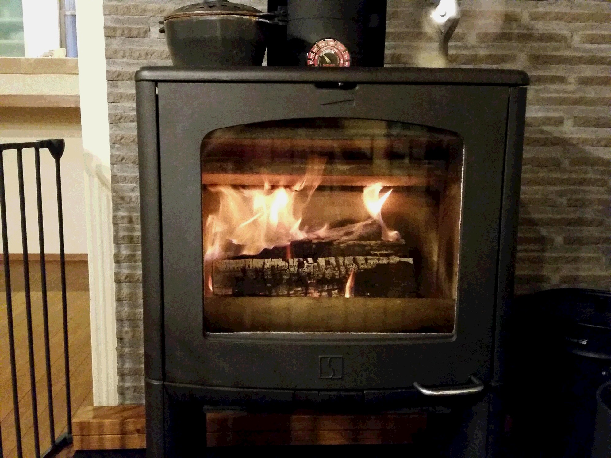 我が家の薪ストーブの初火入れ