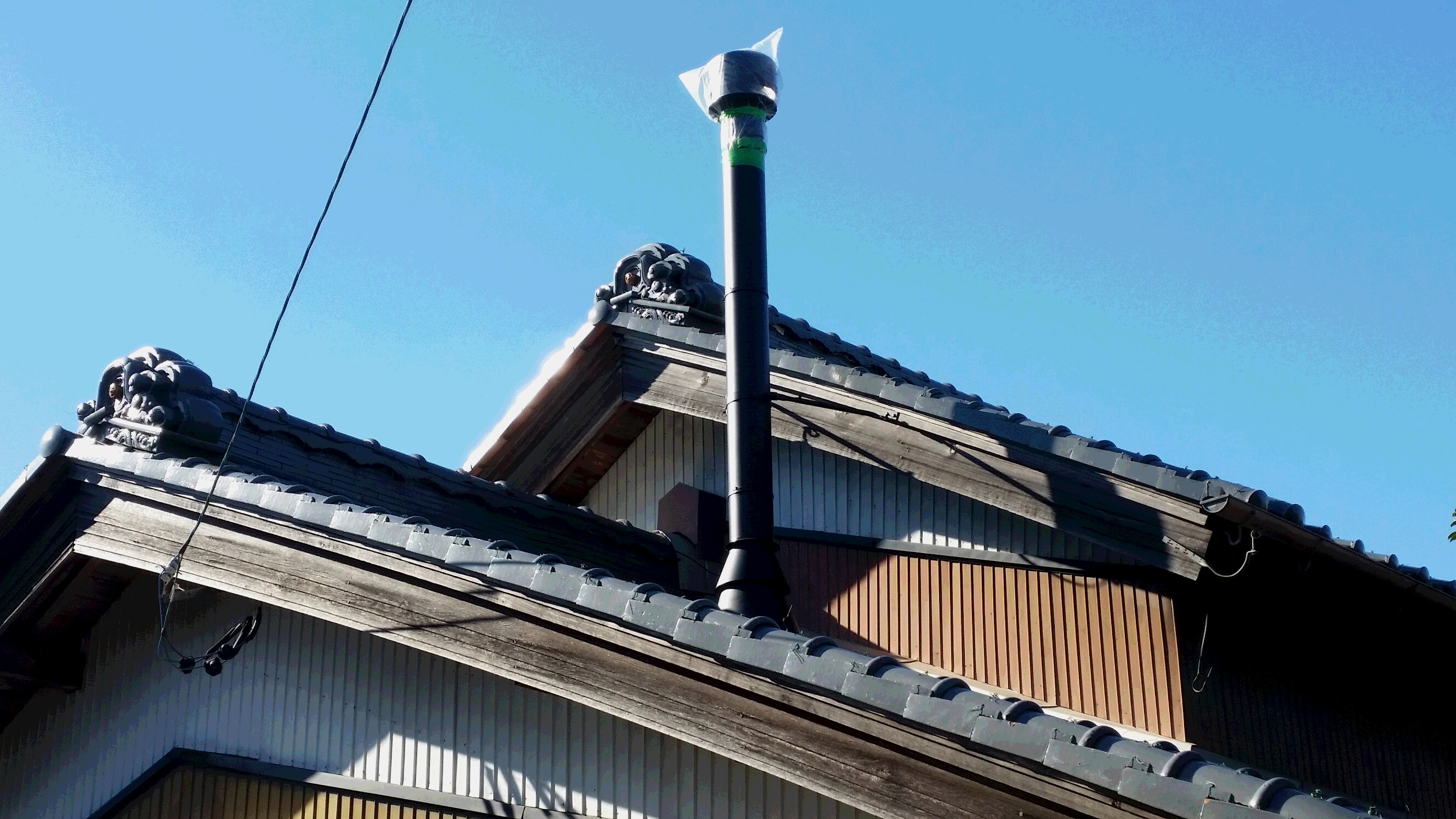 リフォーム現場で煙突工事