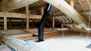 天井裏煙突工事①