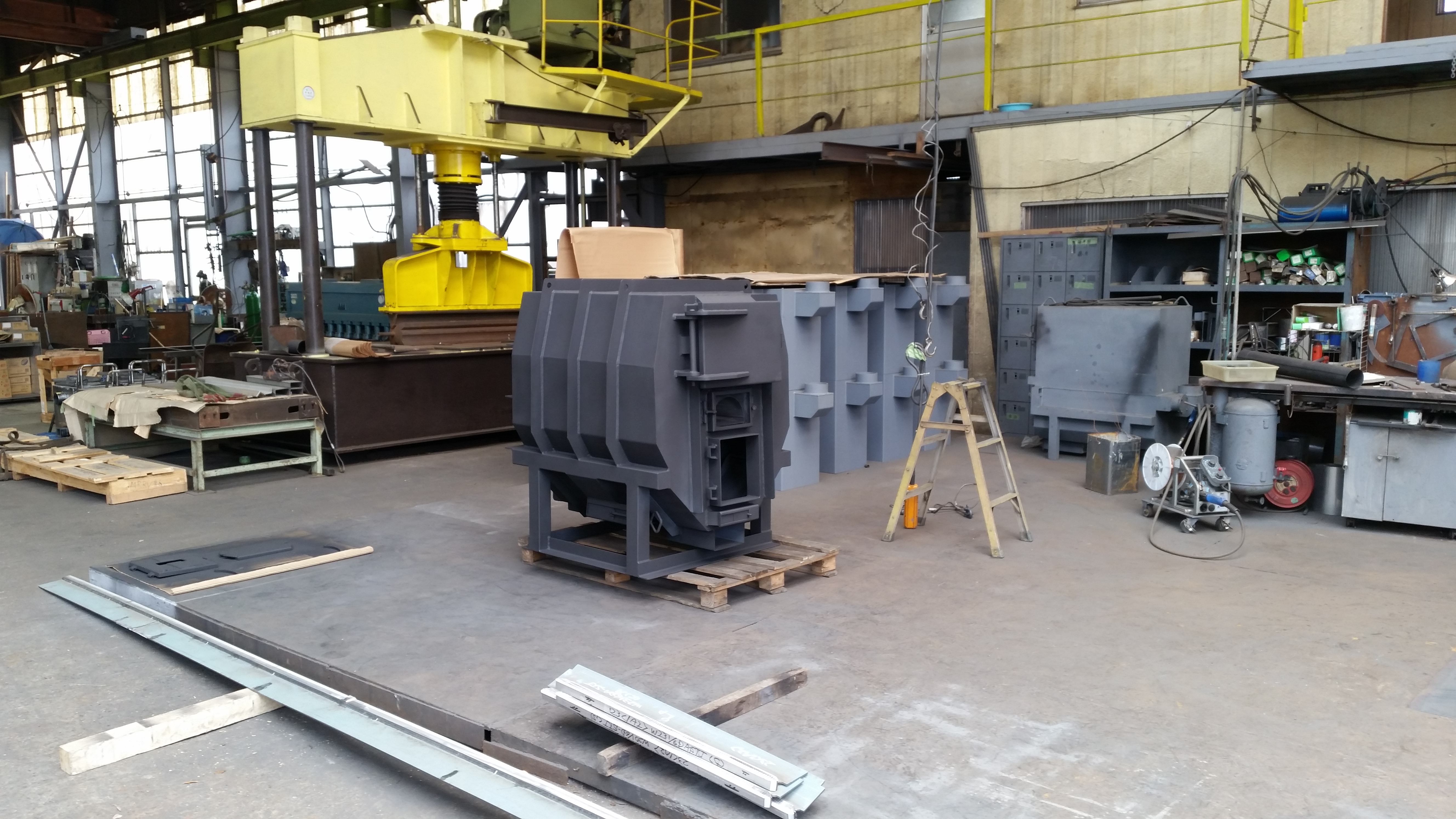 ペレット・薪 兼用ストーブ　①