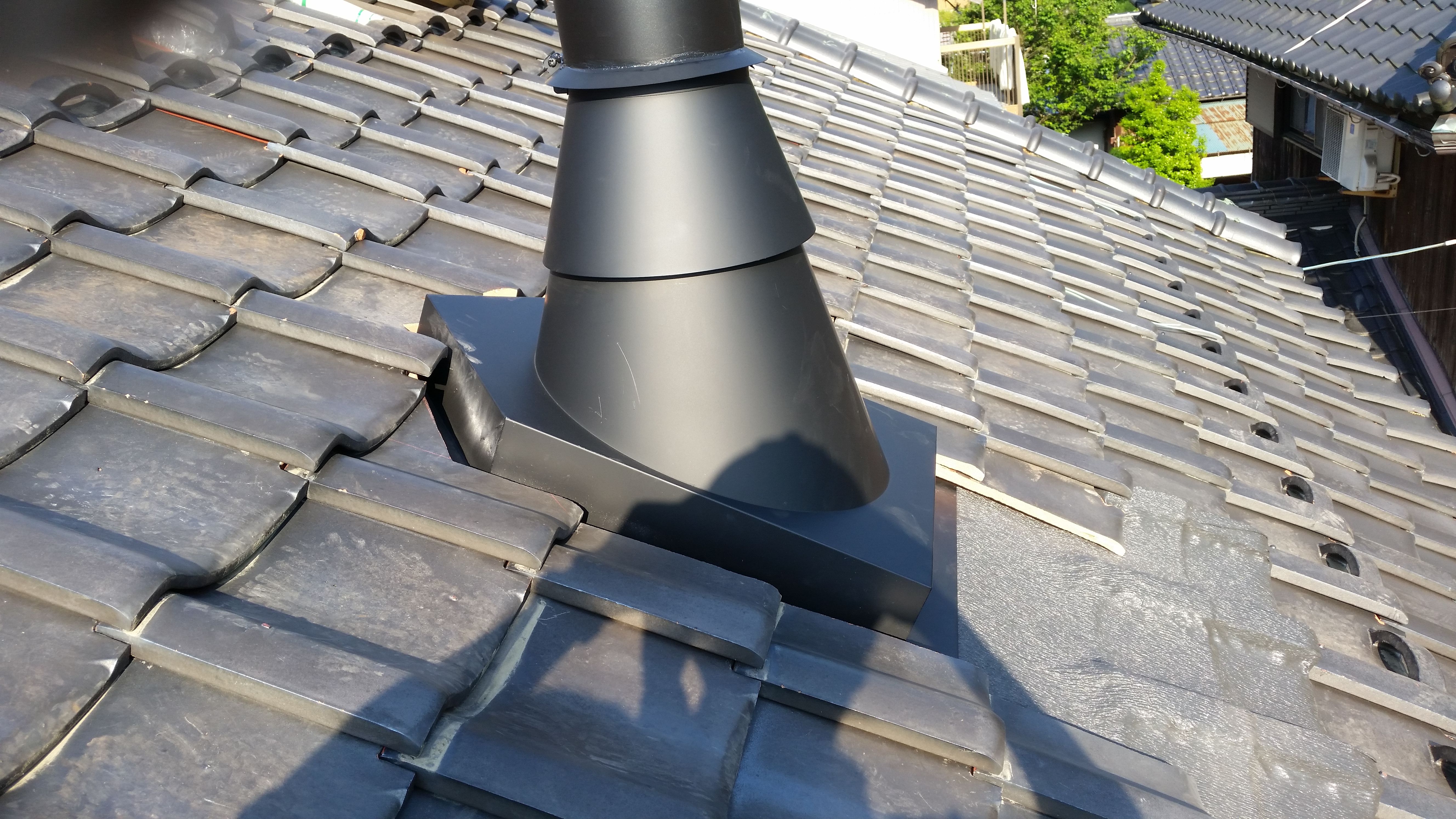 古民家で煙突工事